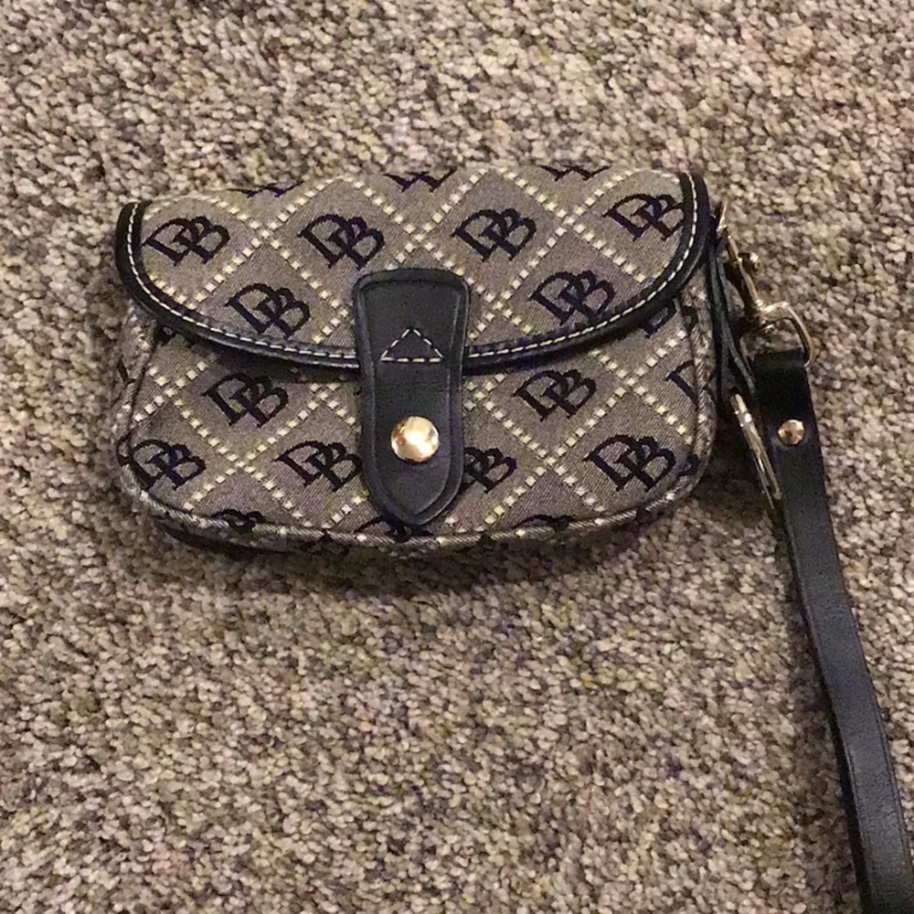 NWOT Dooney & Bourke wristlet